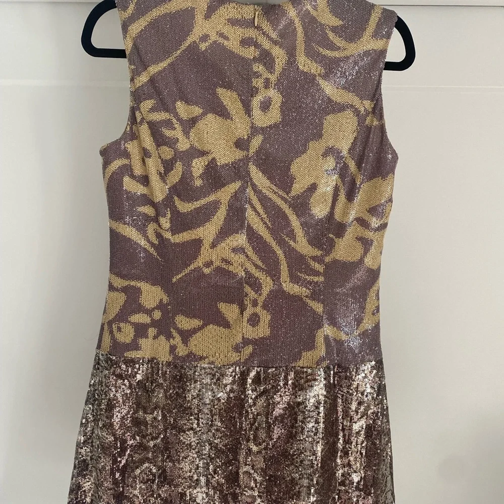 Gold and sequins Mini dress - Picture 2 of 11